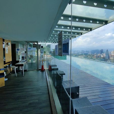 Starsbed Klcc Skyview Roof Pool Hostel كوالالمبور المظهر الخارجي الصورة
