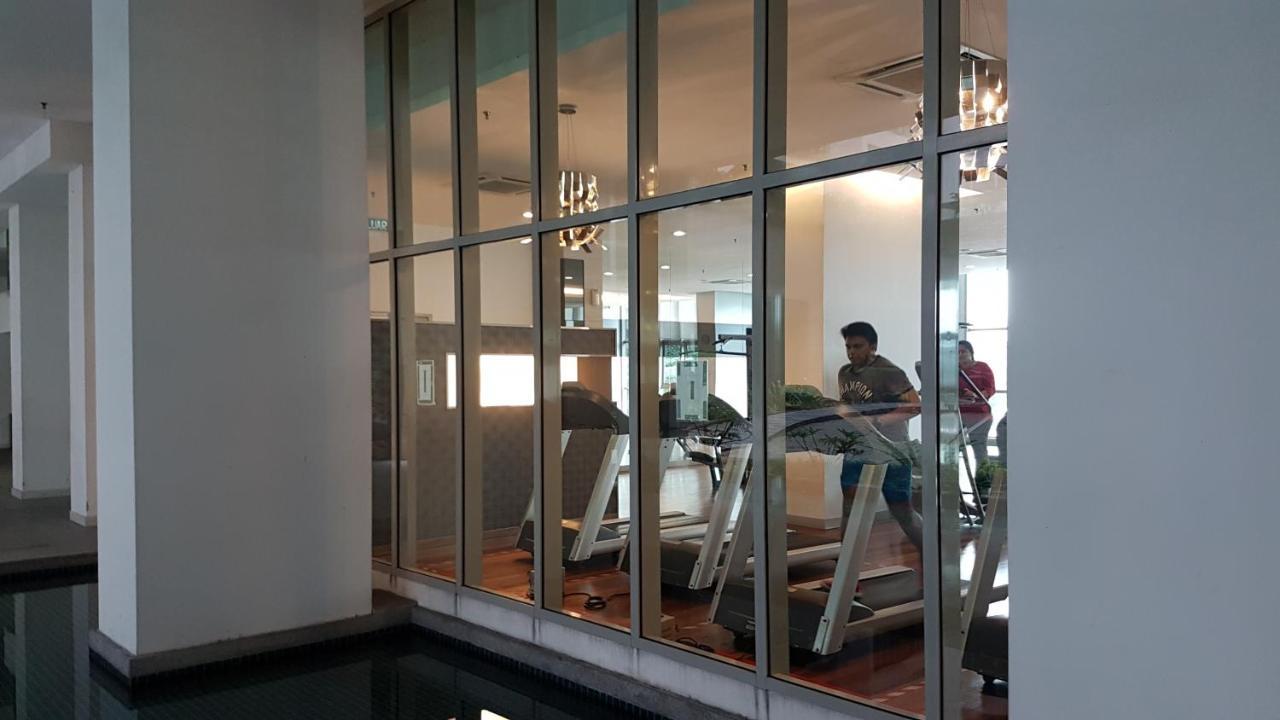 Starsbed Klcc Skyview Roof Pool Hostel كوالالمبور المظهر الخارجي الصورة