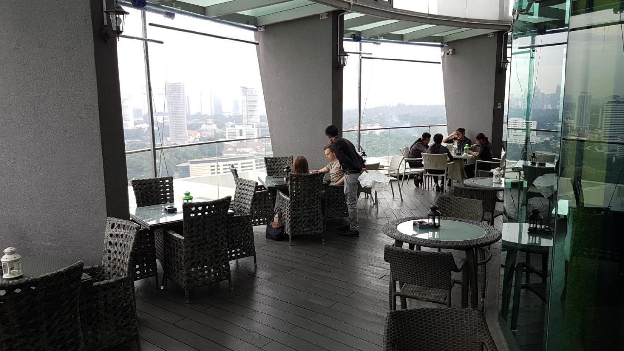 Starsbed Klcc Skyview Roof Pool Hostel كوالالمبور المظهر الخارجي الصورة