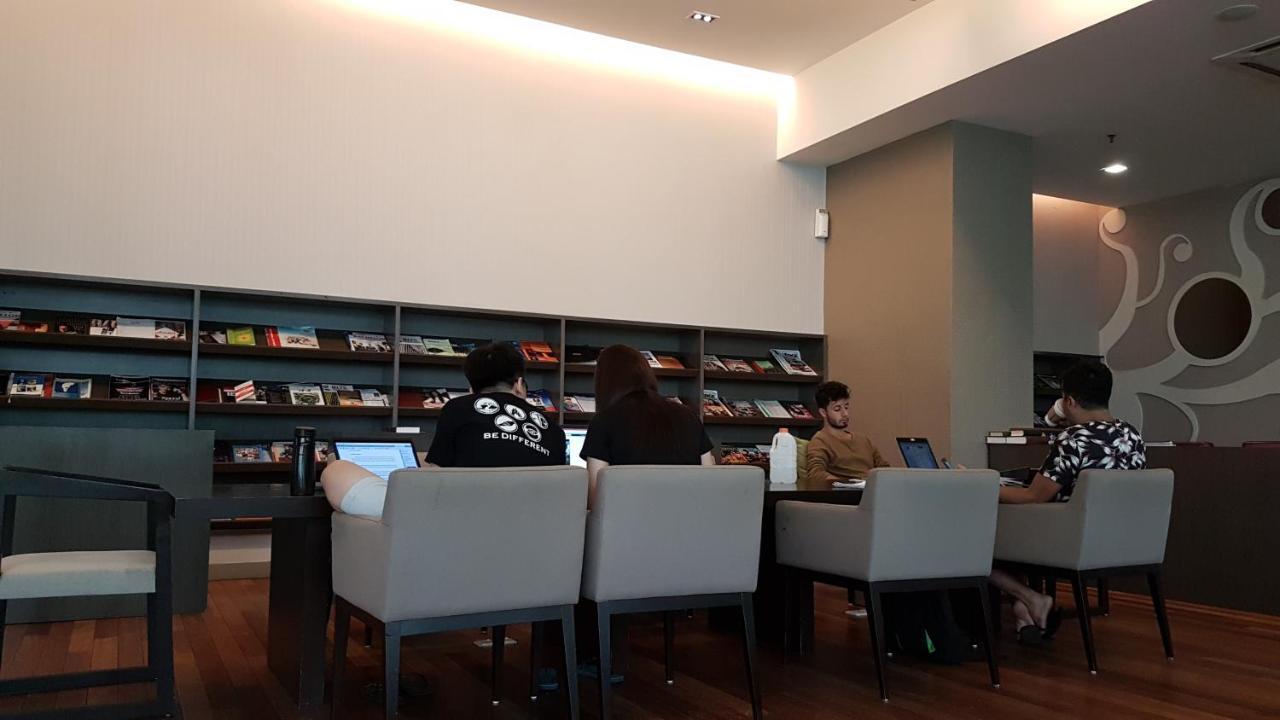 Starsbed Klcc Skyview Roof Pool Hostel كوالالمبور المظهر الخارجي الصورة